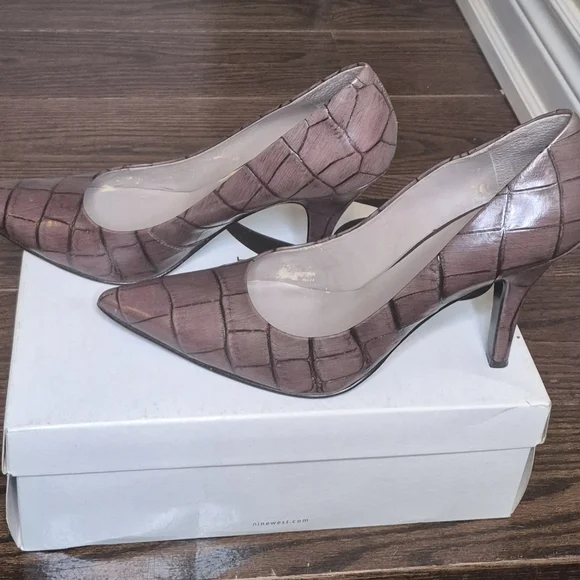 Nine West Women's Brown Croc-Embossed Heels - Picture 6 of 13